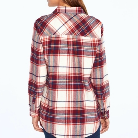 🐆3/$15 NWT Gap Flannel button down top - Picture 2 of 6